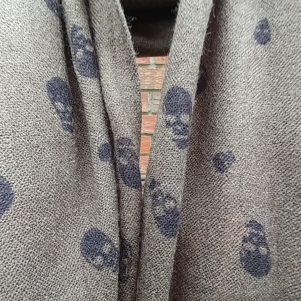 Scarfs - Picture 4 of 6